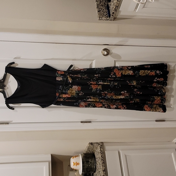 torrid Dresses & Skirts - Torrid Mixed Material Floral Maxi Dress -Sz 2
